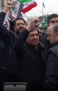 IL SEGRETARIO ALLA GUERRA USA PETE HEXT HA DICHIARATO CHE I LEADER IRANIANI SI SONO RIFUGIATI SOTTOTERRA INTANTO i leader  IRANIANI HANNO SFILATO A TEHERAN