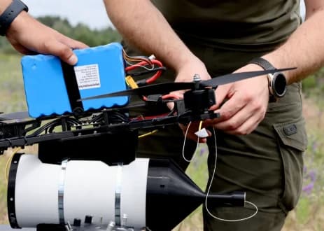 Iraq Iranian proxies attack US Victoria base on April 4. With optical edge drones, same Ukrainian tactic against the Russians. Ineffective traditional anti-drone systems. Technological escalation of pro-Iranian militias in Iraq.