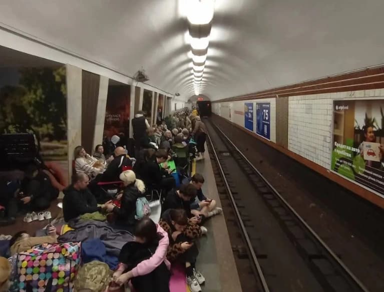 Kiev residents take refuge in the subway