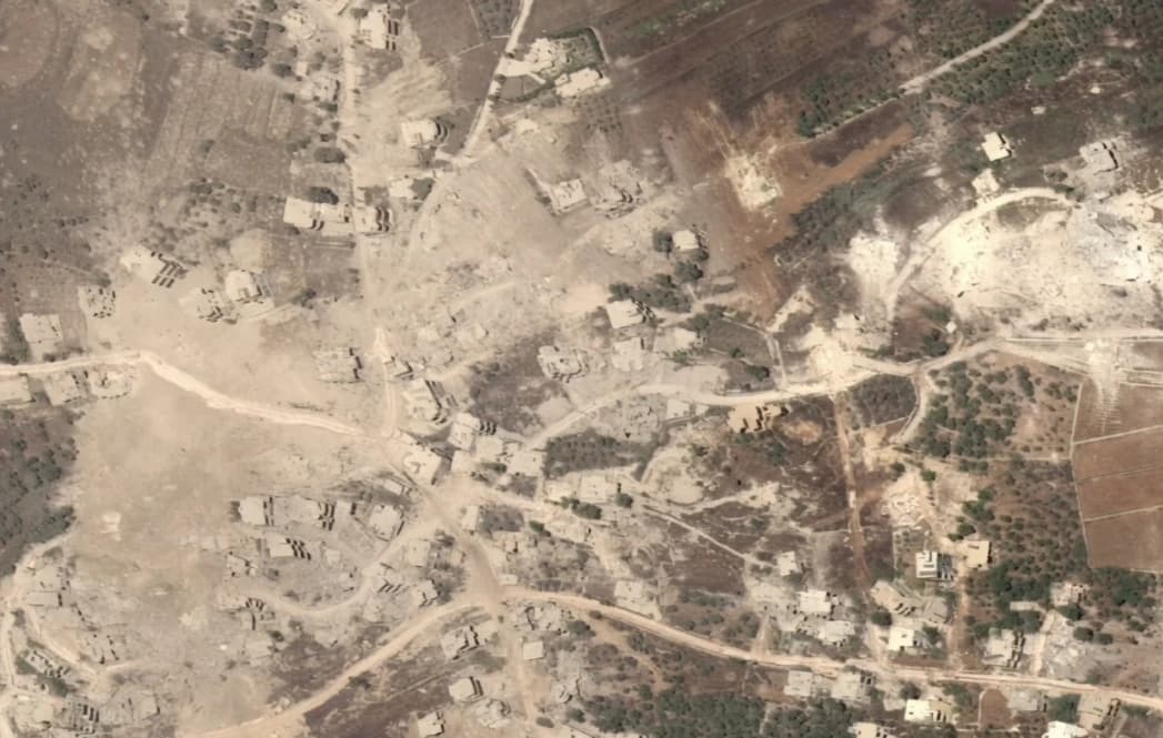 Israel, to hit the Hezbollah tunnels in Lebanon, bombed an entire neighborhood. A violation of the ceasefire, complicity the European hit civilian targets.