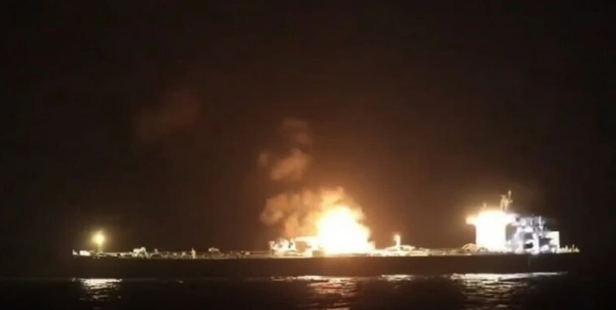 YEMEN - GLI HOUTHI (ANSAR ALLAH) HANNO COLPITO LE DUE PETROLIERE SAUDITE ENCELIA E LAYLIA CON MISSILI BALISTICI, MISSILI DA CROCIERA E DRONI.