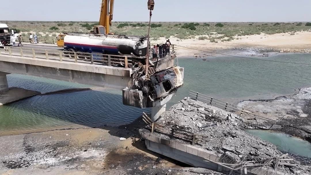 THE INFORMATION INDICATES THE PREPARATION OF AN IRREGULAR FORCE, TRAINED BY PRIVATE SECURITY COMPANIES AND FINANCED BY THE GULF MONARCHIES, AS THE FORERUNNER OF A LAND OPERATION FOR THE CONTROL OF IRANIAN COASTAL AREAS.