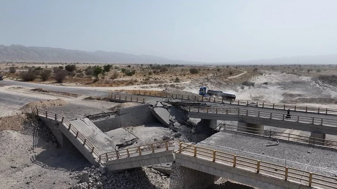 THE INFORMATION INDICATES THE PREPARATION OF AN IRREGULAR FORCE, TRAINED BY PRIVATE SECURITY COMPANIES AND FINANCED BY THE GULF MONARCHIES, AS THE FORERUNNER OF A LAND OPERATION FOR THE CONTROL OF IRANIAN COASTAL AREAS.