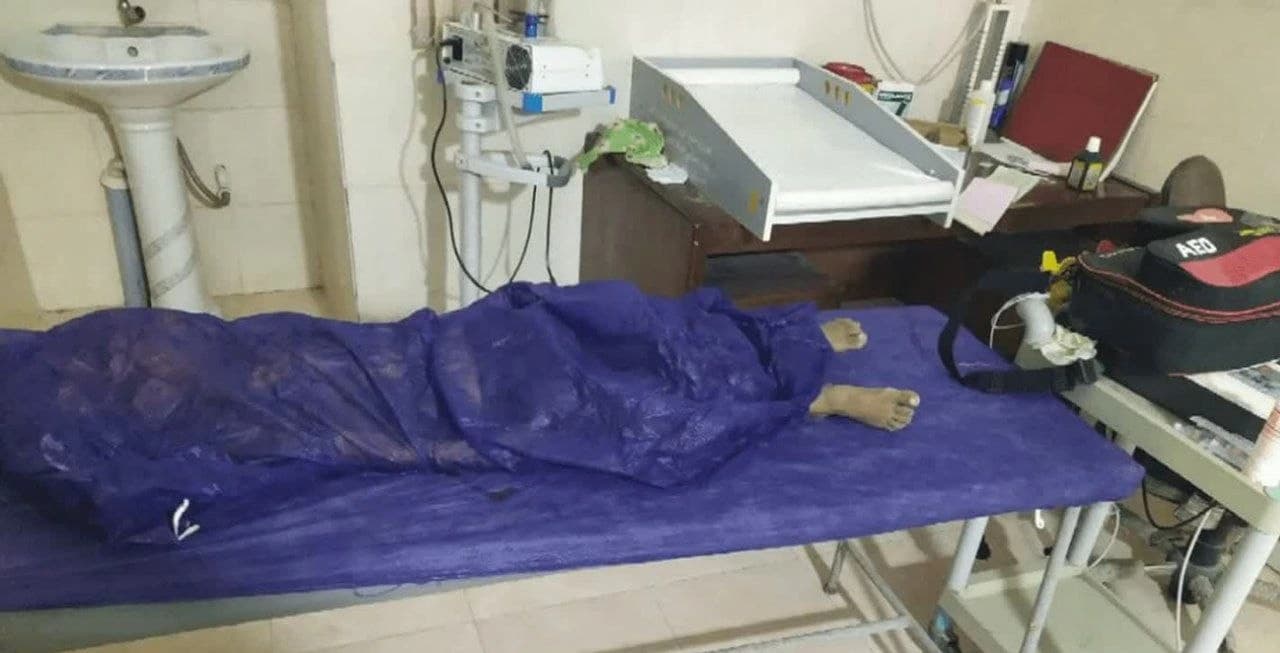 Un attacco statunitense contro un’abitazione a Sirik, dove era in corso un matrimonio, ha causato la morte e il ferimento di quasi cinquanta persone, tra cui un bambino rimasto ucciso.